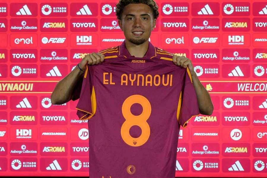 Neil El Aynaoui com a camisola da Roma