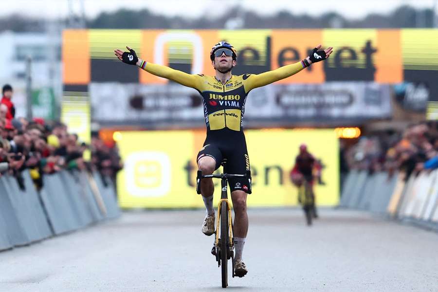  Wout van Aert heeft de Superprestige in Heusden-Zolder op zijn naam geschreven