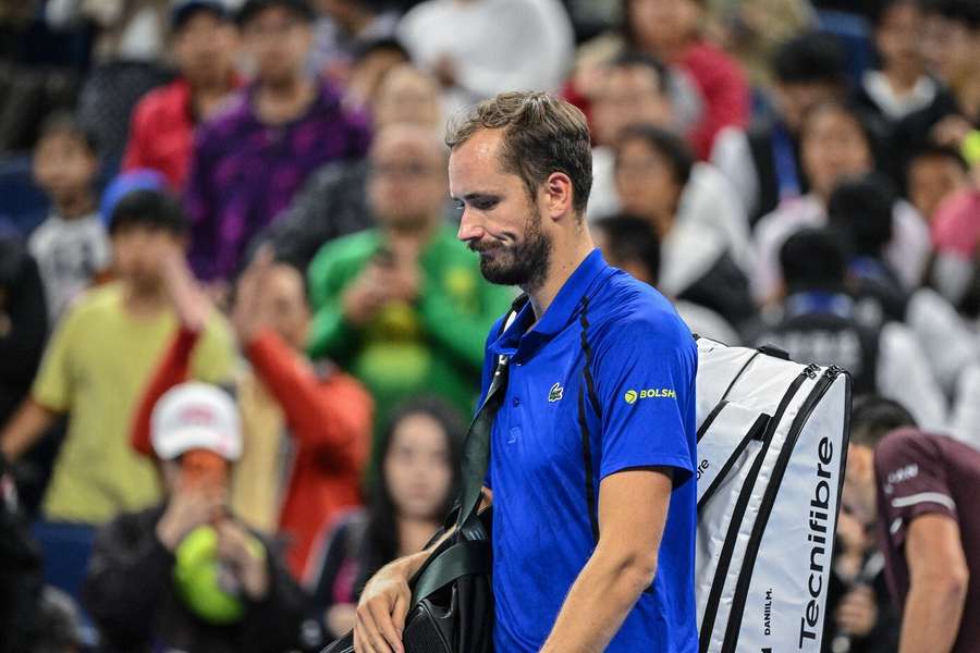 Daniil Medveděv si diskvalifikací přidělal problémy. Daniil Medveděv si diskvalifikací přidělal problémy.