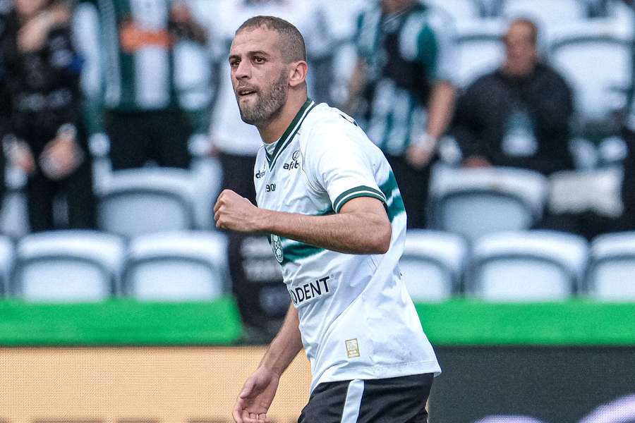 Slimani comemora o golo marcado em cima do intervalo