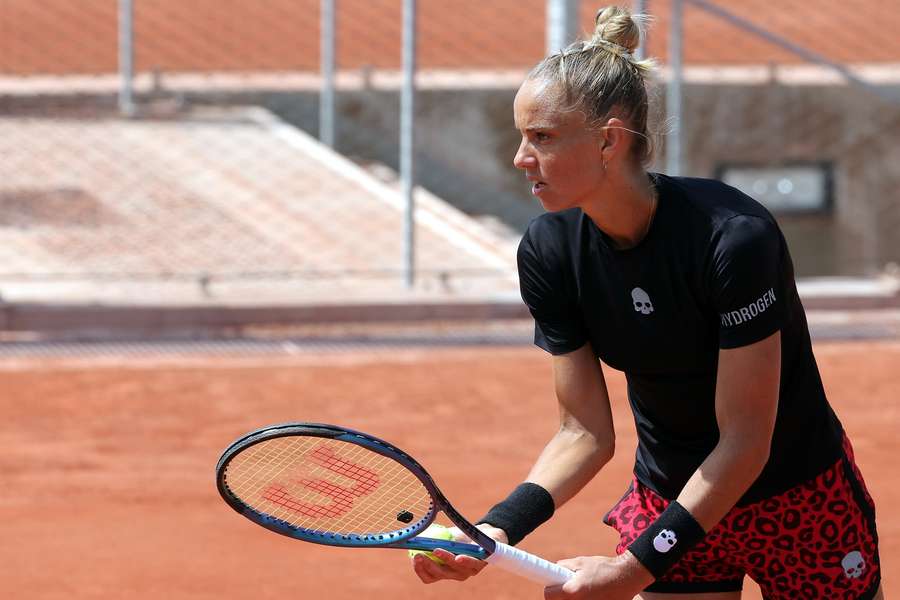 Arantxa Rus in actie tegen Julia Grabher